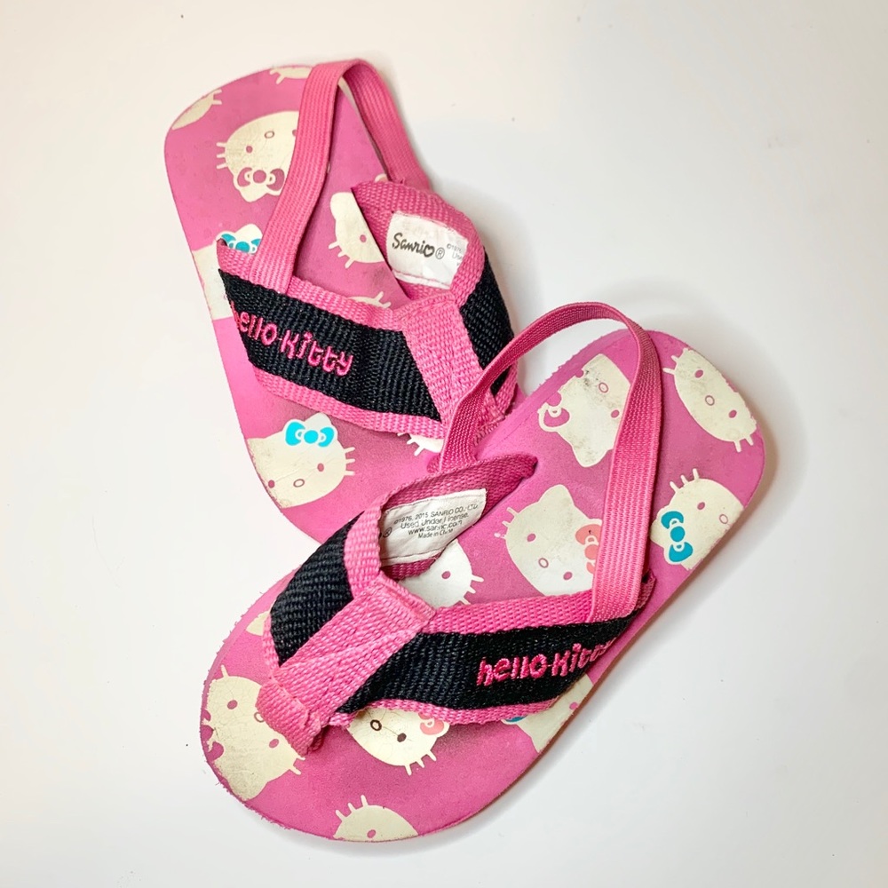 FREE! w/kid’s purchase |Hello Kitty flip flops